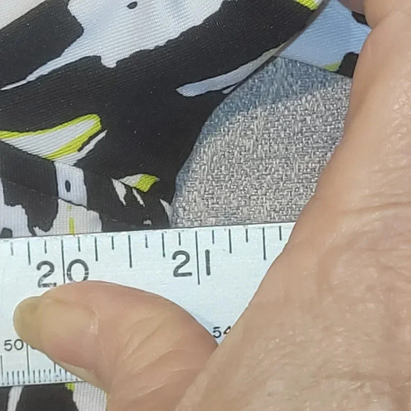 Golf America Black and White Short Sleeve V Neck  Golf Shirt Size Large - Picture 6 of 7